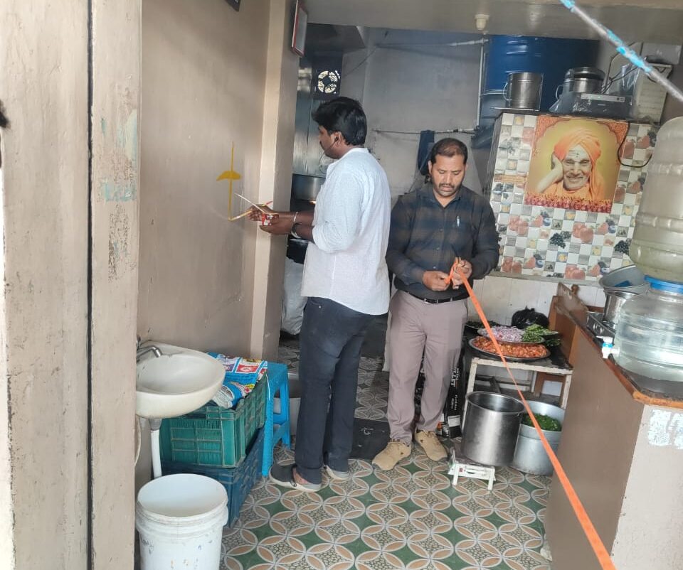 ಮಂಡ್ಯನಗರದ ಪಾದಚಾರಿ ಮಾರ್ಗ ಒತ್ತುವರಿ ತೆರವಿಗೆ ಚಾಲನೆ